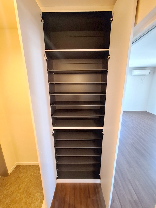 日進町１丁目メゾンの玄関