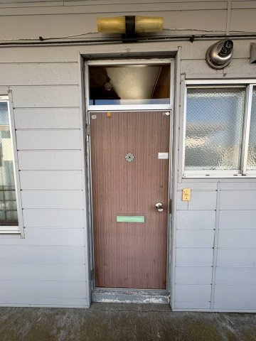 ひまわりマンションの玄関