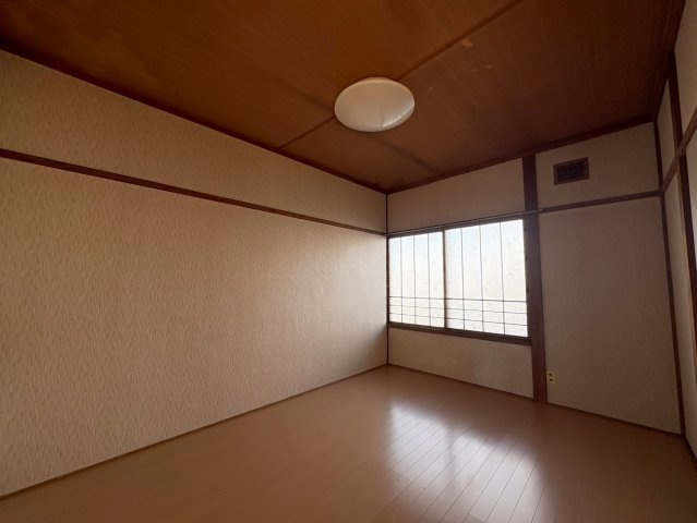 ひまわりマンションの洋室