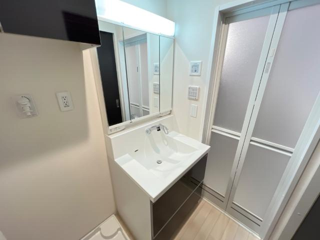 ポポラス西下台の独立洗面台|洗髪洗面化粧台