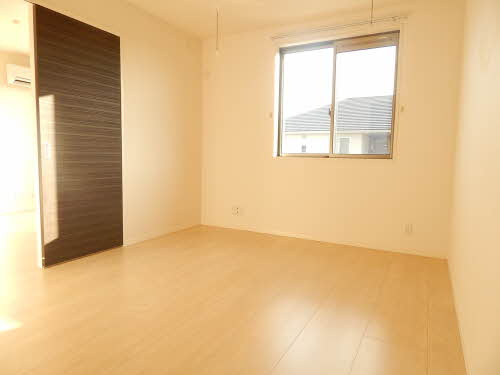 ボヌールK B棟の寝室|風通しも良い寝室です☆