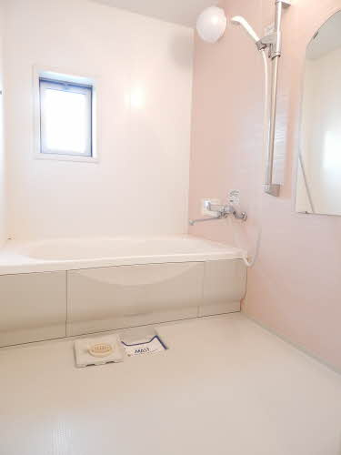 ボヌールK B棟の浴室|きれいなお風呂です♪