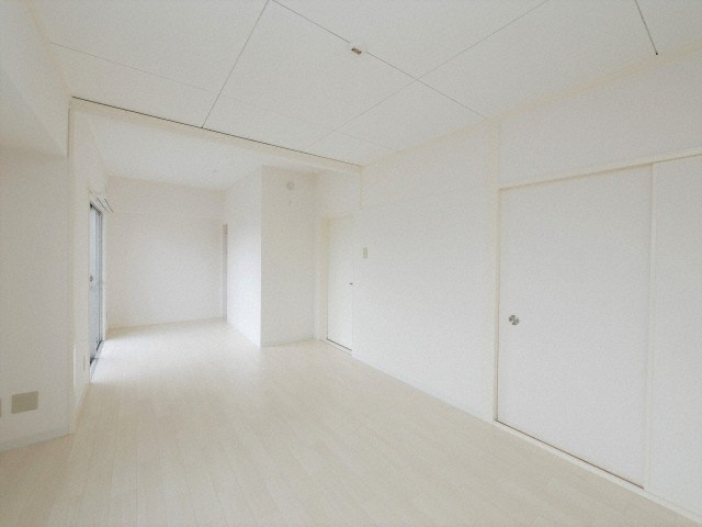 松栄大正ハイツの洋室