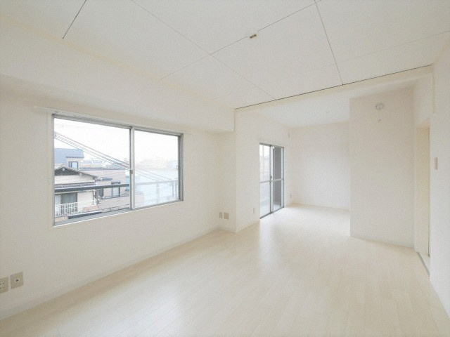 松栄大正ハイツの洋室