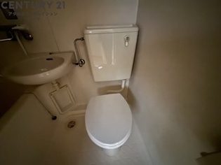 浴室内にトイレがあります☆
