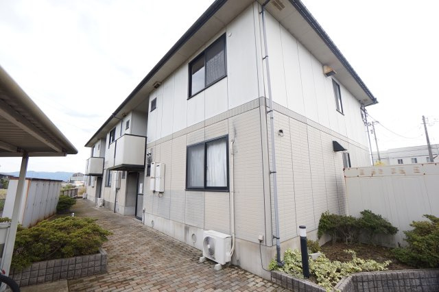 ウィスタリア西谷　A棟