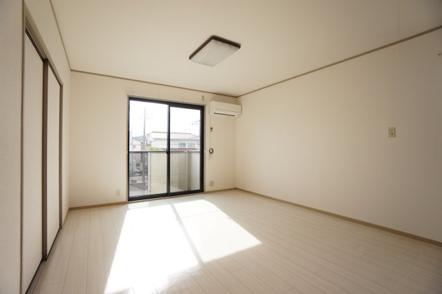 ウィスタリア西谷　A棟の洋室