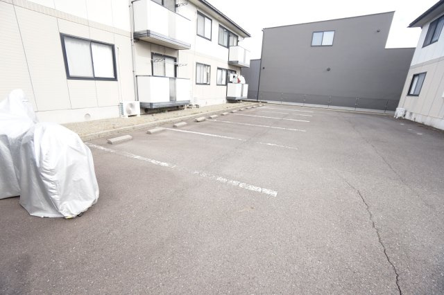 ウィスタリア西谷　A棟の駐車場