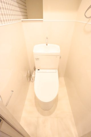 大阪市都島区片町１丁目の賃貸マンションのトイレ