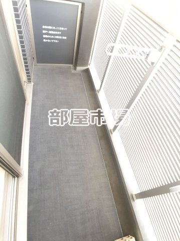 ROTIS COURTのバルコニー