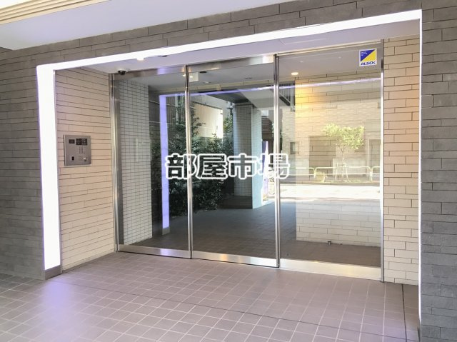 ROTIS COURTのエントランス