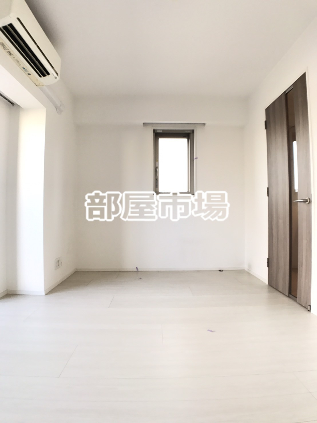 ROTIS COURTの寝室