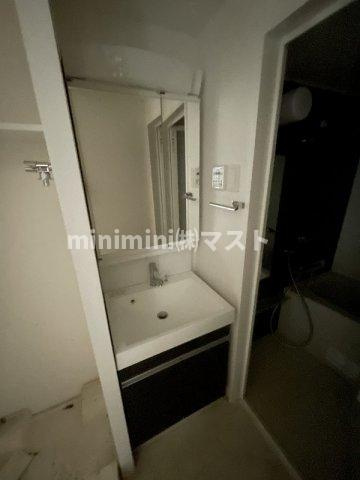 大阪市中央区博労町２丁目の賃貸マンションの洗面所