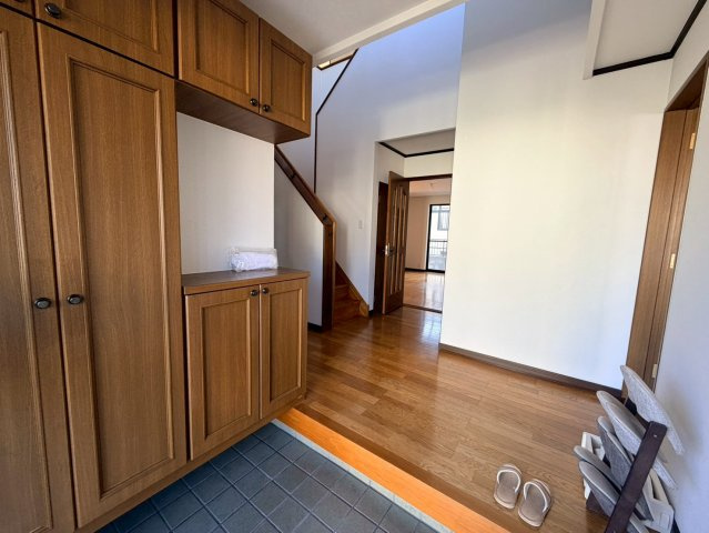 和泉市いぶき野1丁目戸建（駐車2台）の玄関