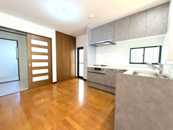 和泉市いぶき野1丁目戸建（駐車2台）の居間・リビング