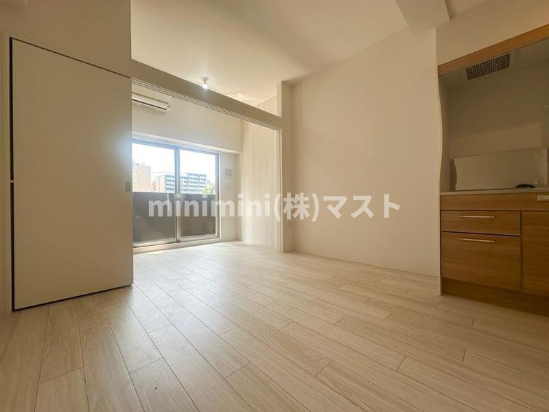 大阪市浪速区下寺３丁目の賃貸マンションの居間・リビング