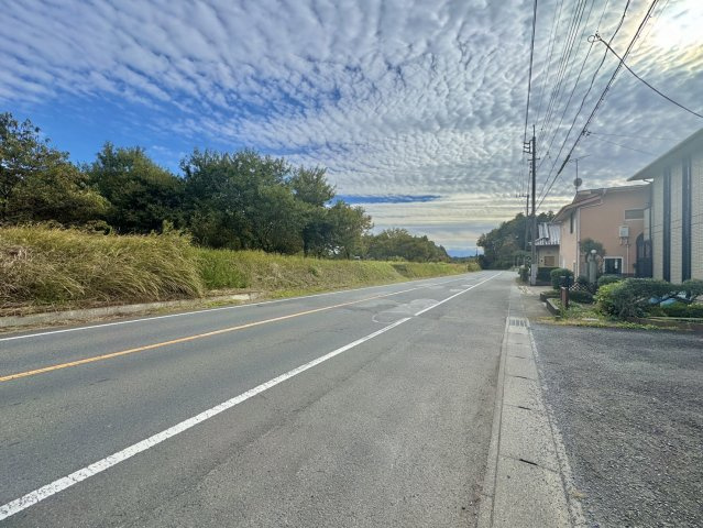 東茨城郡茨城町中古戸建の前面道路含む現地写真