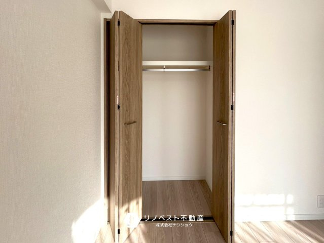 ファミール緑橋の収納|ハンガーパイプ付きのクローゼットなのでお洋服の整理にも役立ちそうですね！