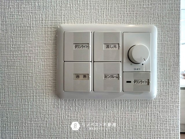 ファミール緑橋の設備|どこのスイッチなのか明示されているので間違えずにすみますね！ダウンライトの明るさも調整できます◎