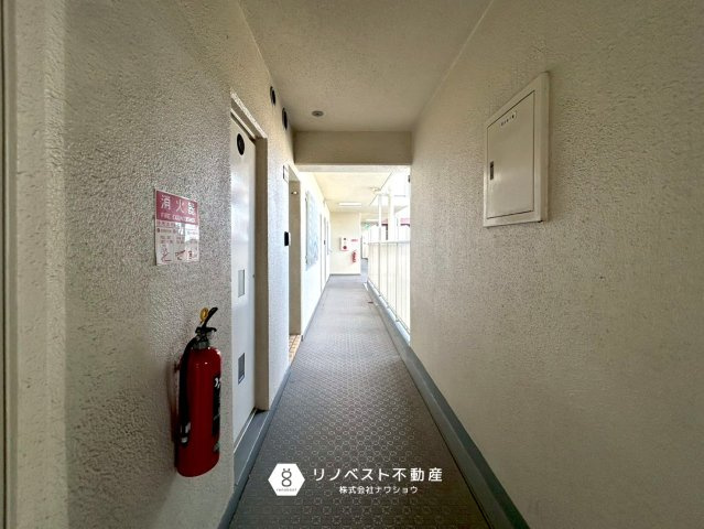 ファミール緑橋のその他共用部分|廊下はキレイに清掃されているので気持ちよく生活できますね！