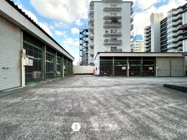 ファミール緑橋の駐車場|敷地内に機械式の駐車場がございますが空き状況はご確認ください。