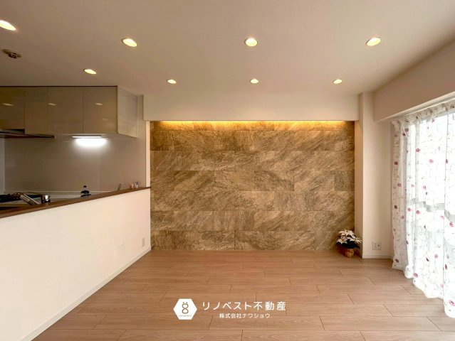 ファミール緑橋の居間・リビング|ホテルのような高級感漂うリビングです。