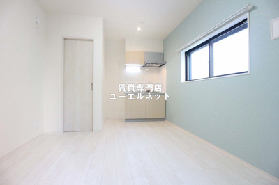 【寝室】 | サンメイプル庄内 | 明るく開放感のある居室で、自分だけのくつろぎ空間を。