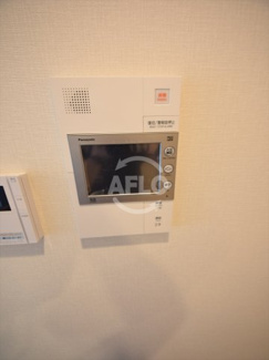【セキュリティ】 | OPUS RESIDENCE SHINSAIBASHI SOUTH | OPUS RESIDENCE SHINSAIBASHI SOUTH　TVモニター付きインターホン