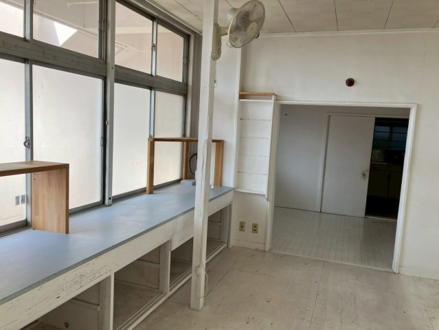 元宿貸事務所の内装