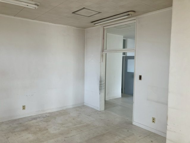 元宿貸事務所の内装