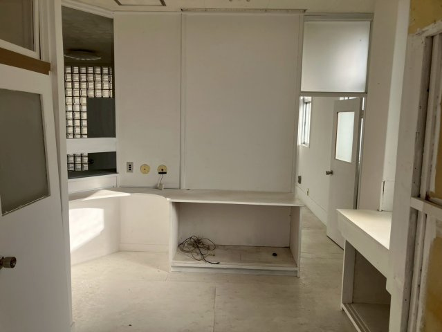 元宿貸事務所のロビー