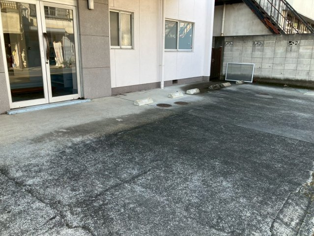 元宿貸事務所の駐車場