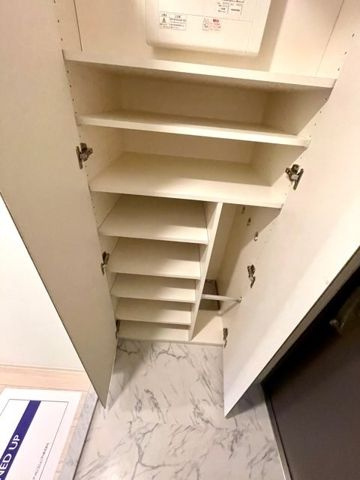 レジディア笹塚Ⅲの玄関