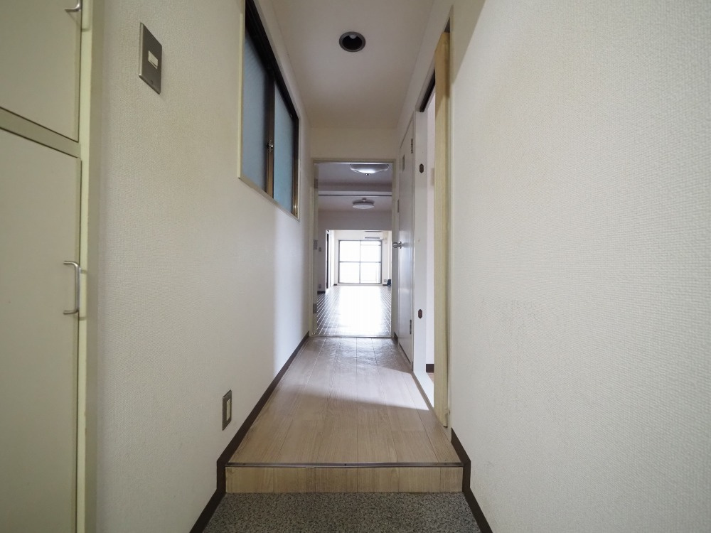 ハイツキンリュウの玄関