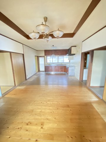 桜畠6丁目　中古住宅の居間・リビング