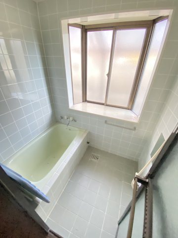 桜畠6丁目　中古住宅の浴室