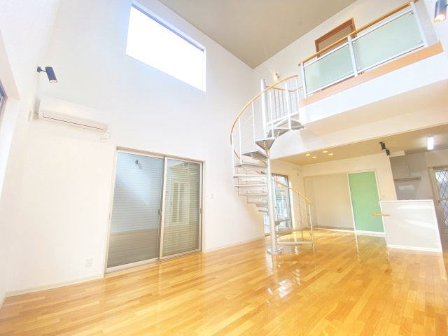 『八王子市中古戸建て』八王子市元八王子町2-3324-5【仲介手数料無料】　八王子市元八王子町２丁目の居間・リビング|～仲介手数料無料☆八王子ひなた不動産～八王子市元八王子町　中古戸建て
