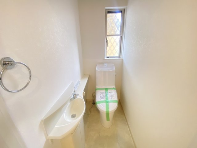 『八王子市中古戸建て』八王子市元八王子町2-3324-5【仲介手数料無料】　八王子市元八王子町２丁目のトイレ