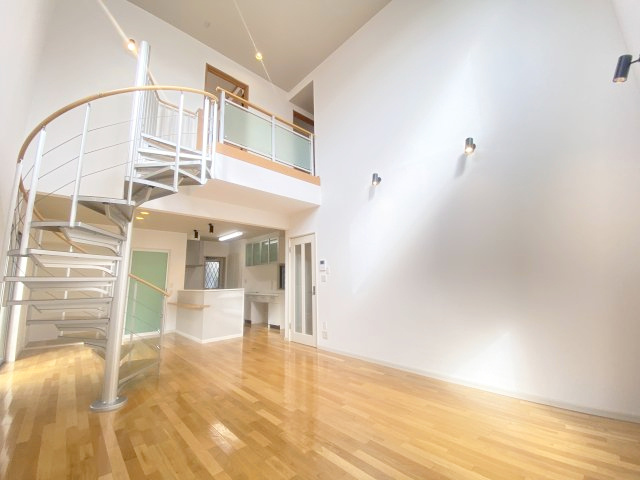 『八王子市中古戸建て』八王子市元八王子町2-3324-5【仲介手数料無料】　八王子市元八王子町２丁目の居間・リビング|～仲介手数料無料☆八王子ひなた不動産～八王子市元八王子町　中古戸建て
