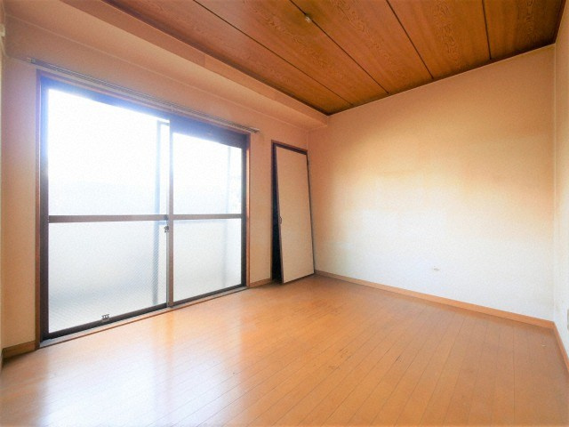 ロイヤル神路IIの居間・リビング