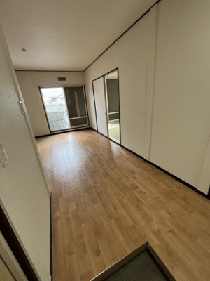 【居間・リビング】 | ハイツ昴 | 光が良く入り明るいです