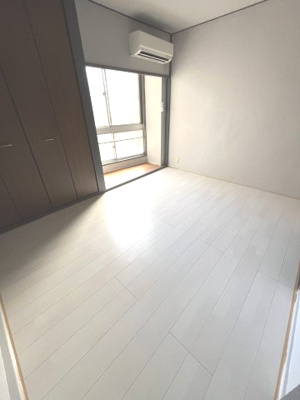 【洋室】 | ヴィラナリー大和田 | 落ち着いた色調の洋室です