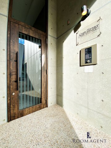 グランテラス八田駅前のエントランス