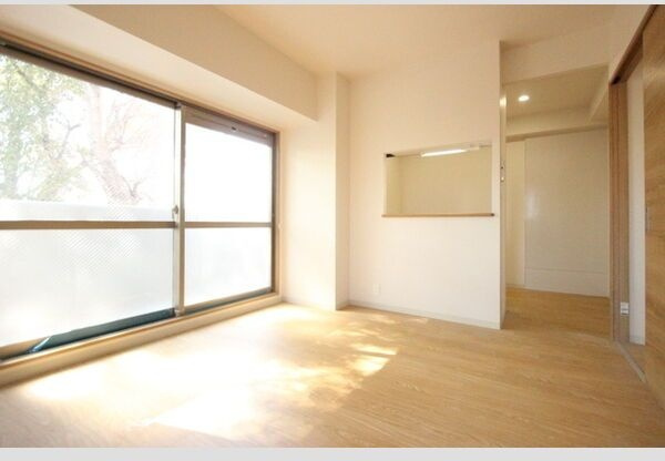 ロイヤル山王の居間・リビング