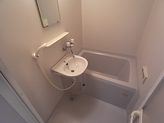 コージネス摩耶B棟の浴室