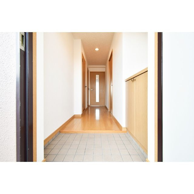 グラース蔵上 弐番館の玄関|シューズボックス付きの玄関です☆