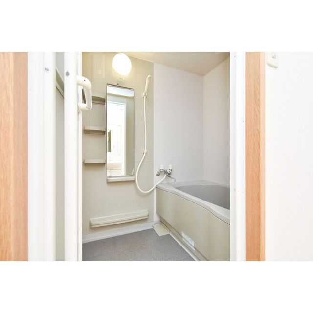 グラース蔵上 弐番館の浴室|きれいなお風呂です♪