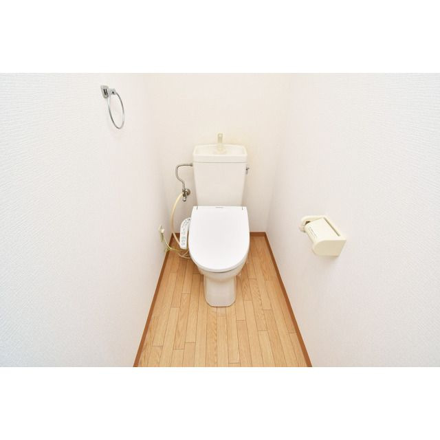 グラース蔵上 弐番館のトイレ|嬉しい温水洗浄便座付き♪