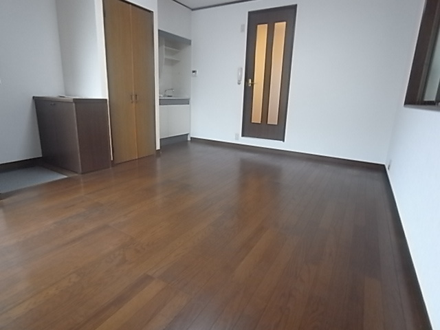 アモーレ桜ヶ丘の居間・リビング