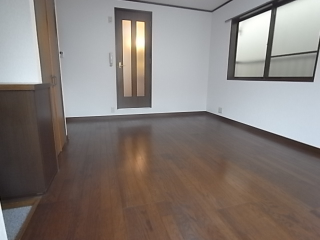 アモーレ桜ヶ丘の居間・リビング